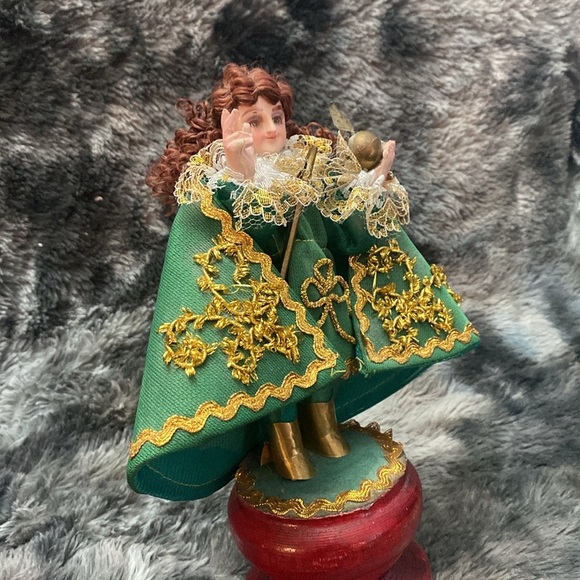 VTG Infant Of Prague Santo Nino Doll Statue on Wood Carved Base - Picture 8 of 16